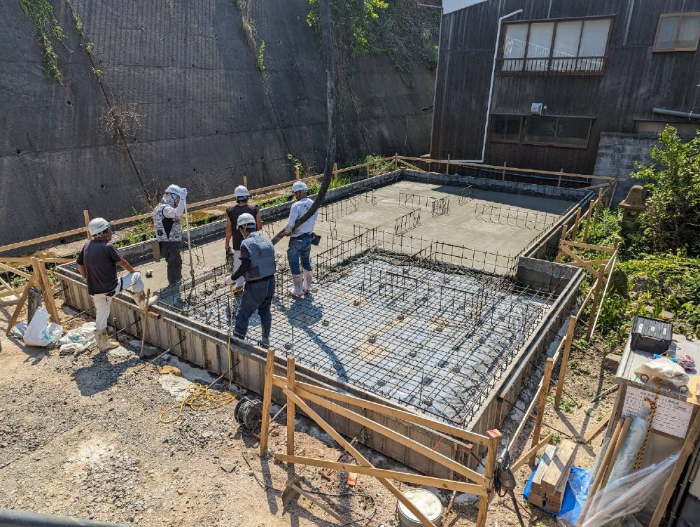 基礎工事（ベース生コン打設）