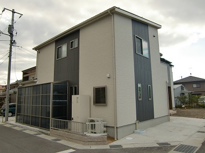 倉吉市内に建つサンクス・モダン住宅
