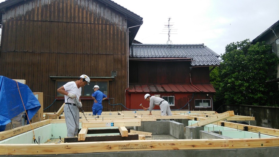 ☆大工工事　土台敷き☆