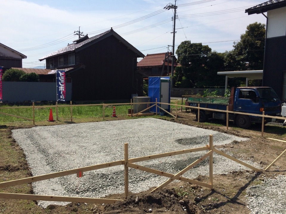 ☆基礎工事　砕石敷き（転圧）☆