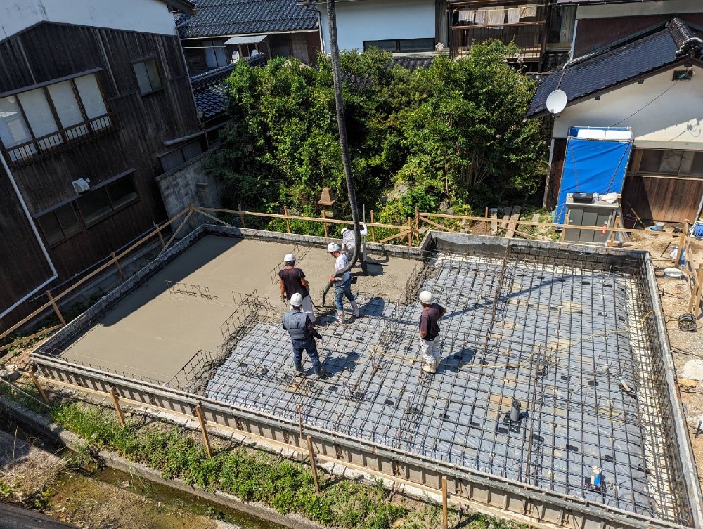 基礎工事（ベース生コン打設）