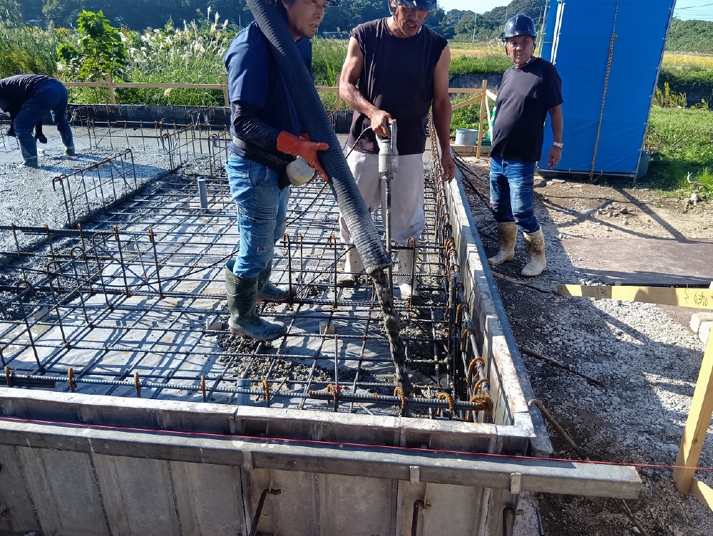 ☆基礎工事　ベース打設☆