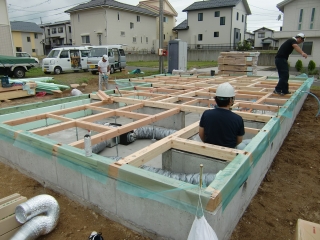 土台据え・地組み