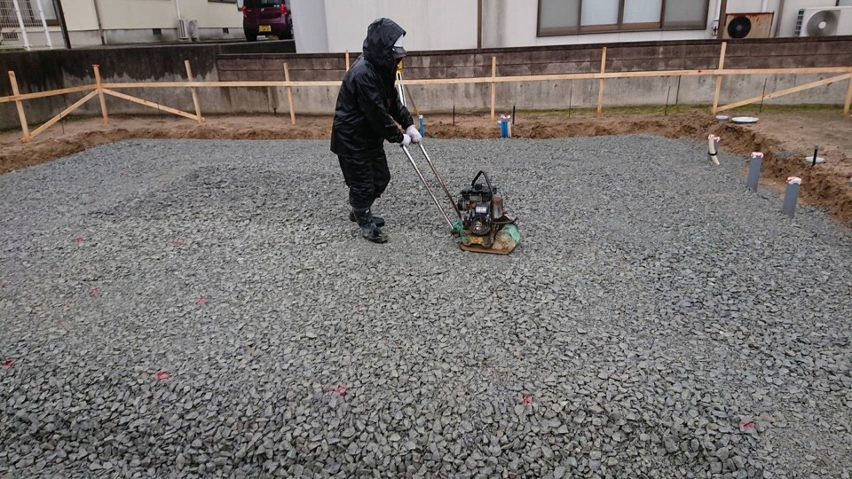 ☆基礎工事　掘り方、砕石敷き☆