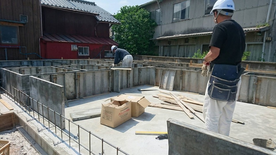 ☆基礎工事　立上型枠組み☆