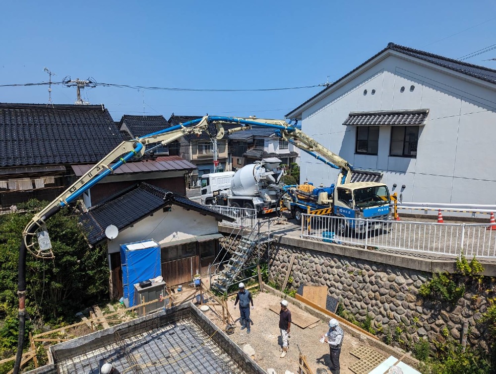 基礎工事（ベース生コン打設）