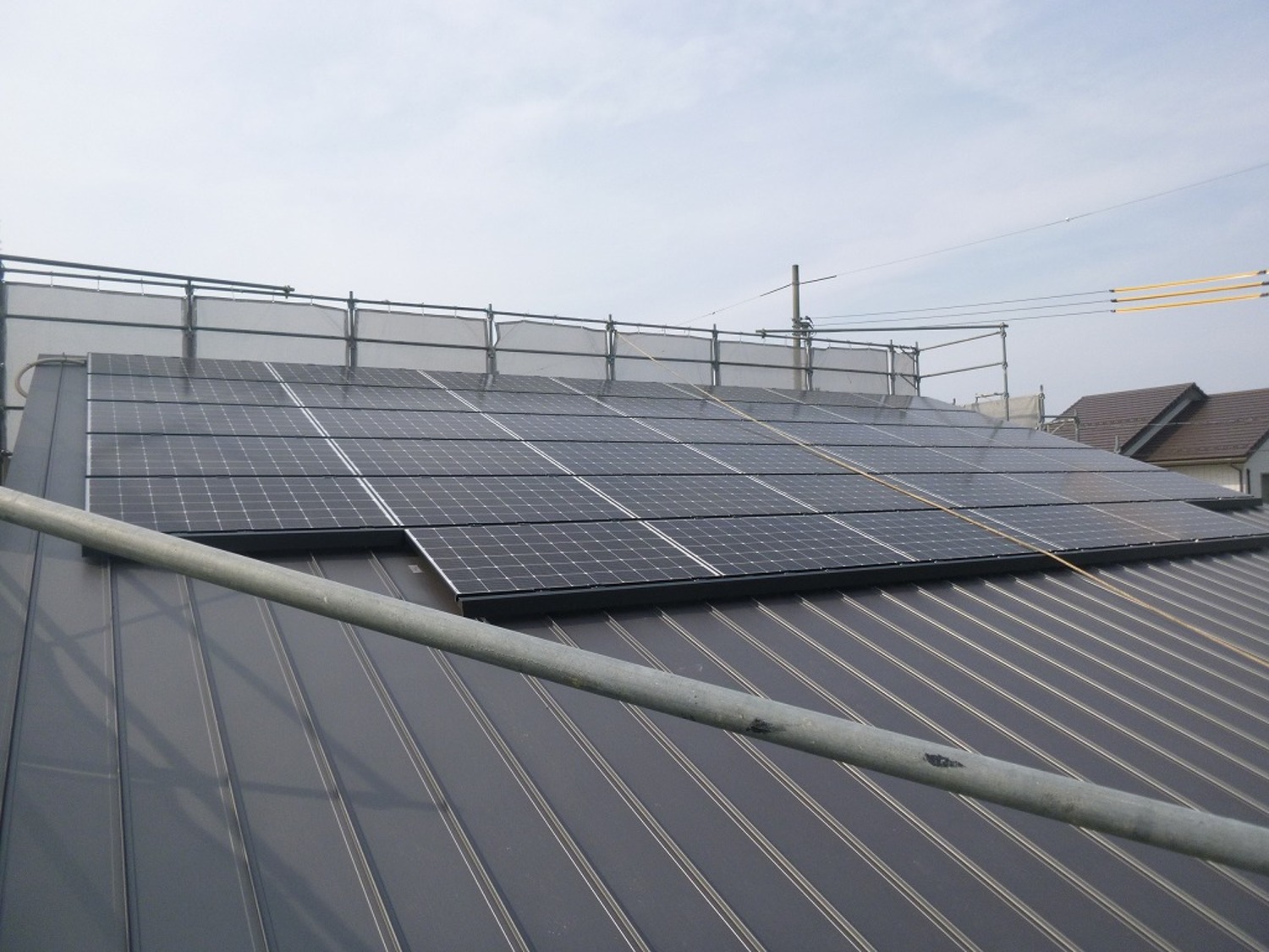 太陽光パネル11.40kw搭載の小屋裏2階ＬＤＫに梁見せの勾配天井のある
こだわりの大屋根スタイルのおうち