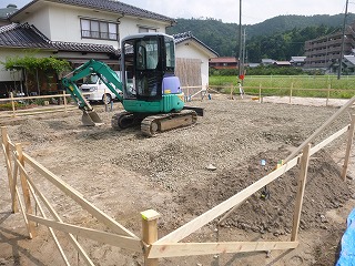 基礎床付け